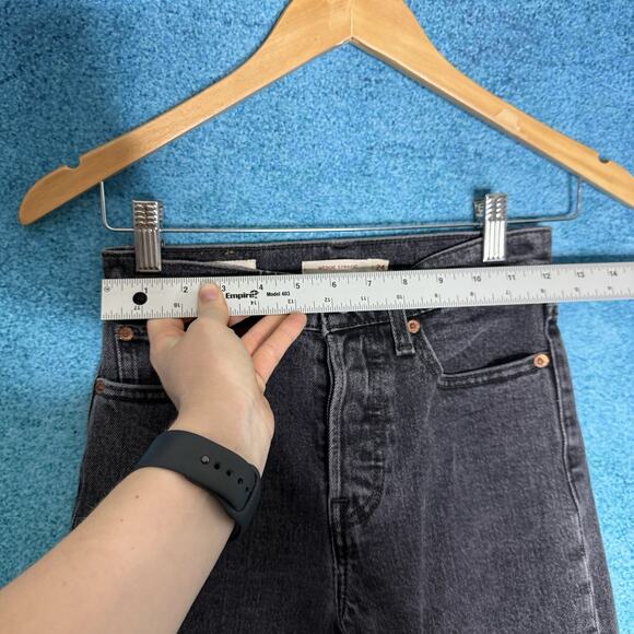 Levi's Premium Wedgie Jeans Womens 24 Button Fly Gray High Rise Denim Raw Hem - Picture 4 of 16